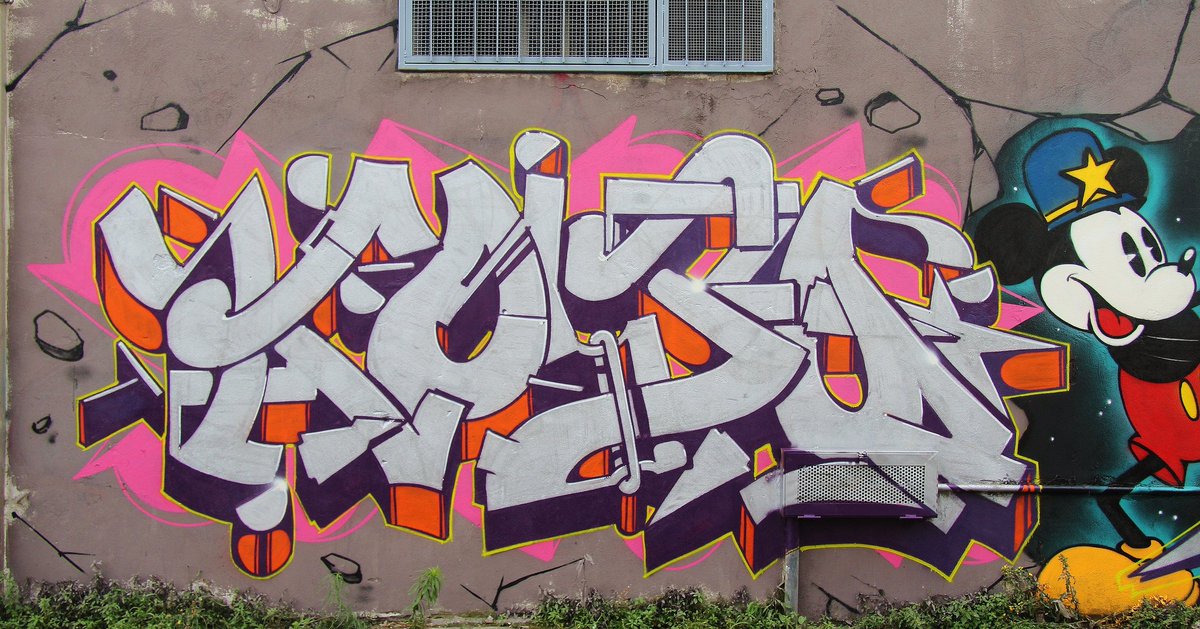 StackODice's tweet photo. Hey, #Stackers, it's #MakeBelieveMonday!
Your players leave the tavern and wander into a part of town known for criminal activity. They see this glyph painted on an alley wall. What does it mean, or what would it take to decipher it?
#dungeonsanddragons #ttrpg #dnd5e #dnd https://t.co/RhDxSEBOyk