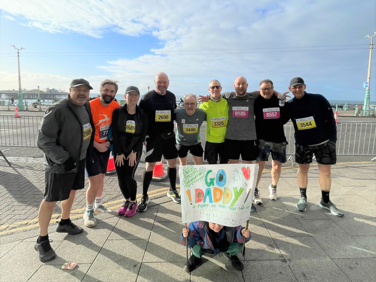 KomediaEnts's tweet photo. The @KomediaBrighton  team completed the Brighton Half!! Pitured with @Crowdfunder gang pre start with comedian @eleanortiernan in full flow mid race. The Komedia Crowdfunder is still open to raising funds for @KomediaProduct1  Kids Comedy Workshops. https://t.co/DKh2tIyHxb https://t.co/oiCzUTfyZt