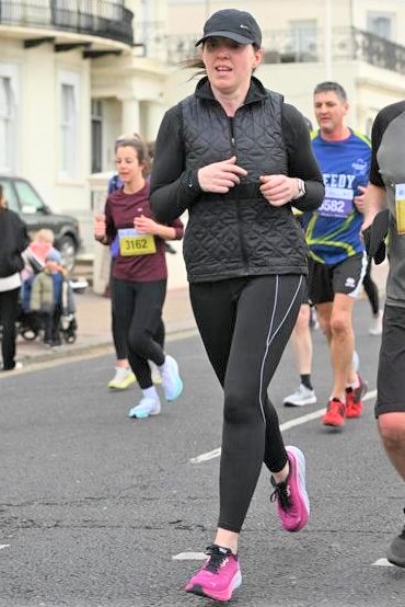 The <a href="/KomediaBrighton/">Komedia Brighton</a>  team completed the Brighton Half!! Pitured with <a href="/Crowdfunder/">Crowdfunder</a> gang pre start with comedian <a href="/eleanortiernan/">Eleanor Tiernan</a> in full flow mid race. The Komedia Crowdfunder is still open to raising funds for <a href="/KomediaProduct1/">Komedia Productions</a>  Kids Comedy Workshops. crowdfunder.co.uk/p/team-komedia…