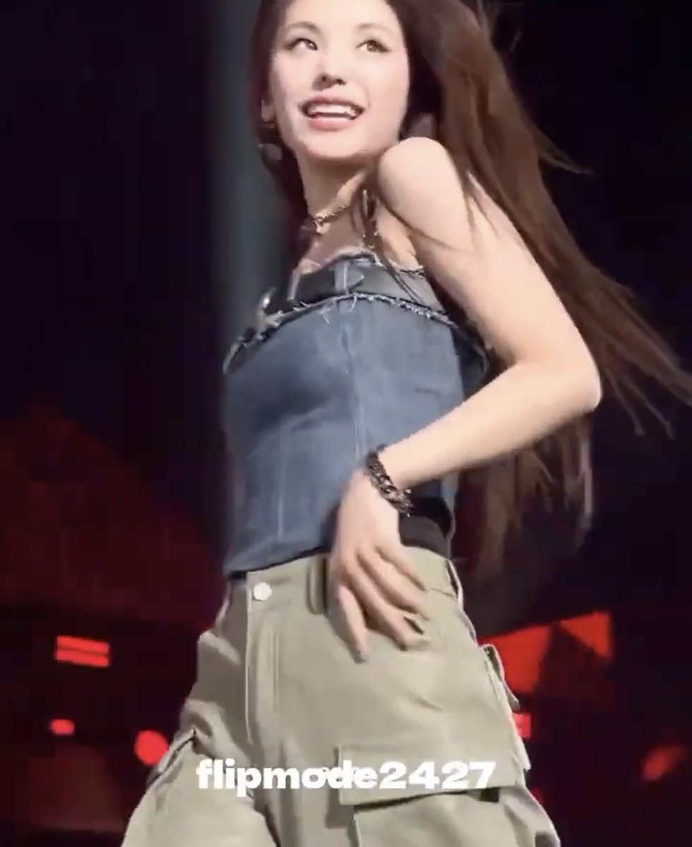 swyeji's tweet photo. no one moves like she does https://t.co/qRGAVbao9E
