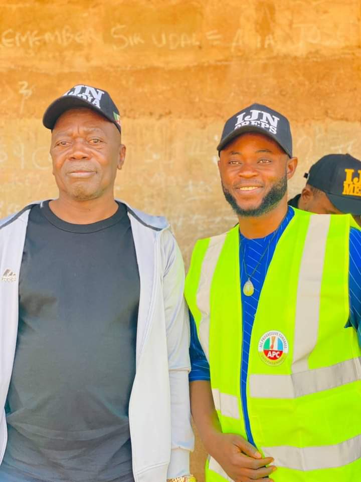 Austinokai's tweet photo. @inecnigeria , This is Odawn John posing with APC House of Representative candidate for Dekina/ Bassa Federal Constituency, Odawn John is from Oduh Ofugo an APC member who's also an INEC adhoc staff posted to his own polling unit at Odu for the same election in Dekina https://t.co/RGB5ZL6jxr