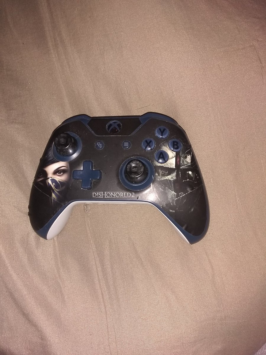 Dewaynejr8's tweet photo. I am in a good mood I found my other controller I thought I lost https://t.co/Ww0NFAi5g9
