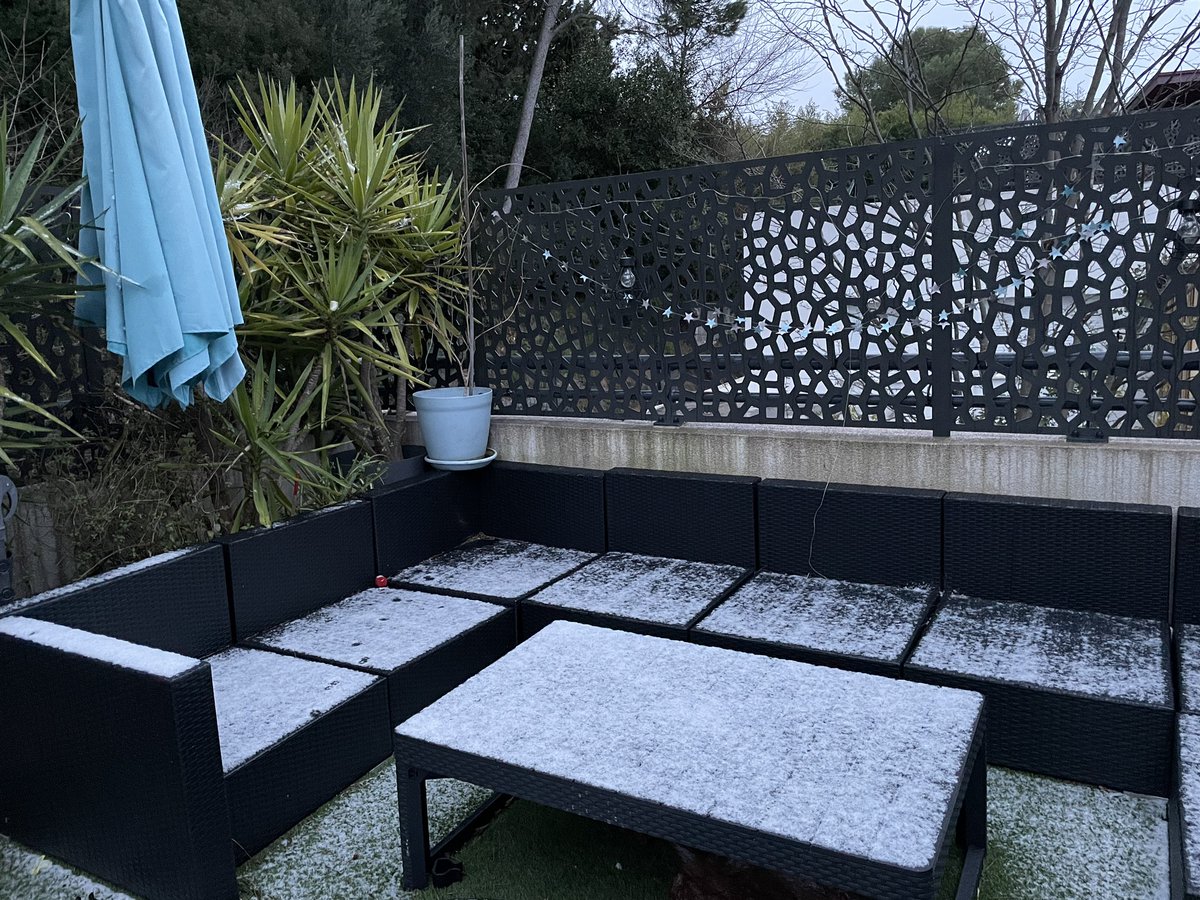 Il neige à #Montpellier ❄️ ⛄️