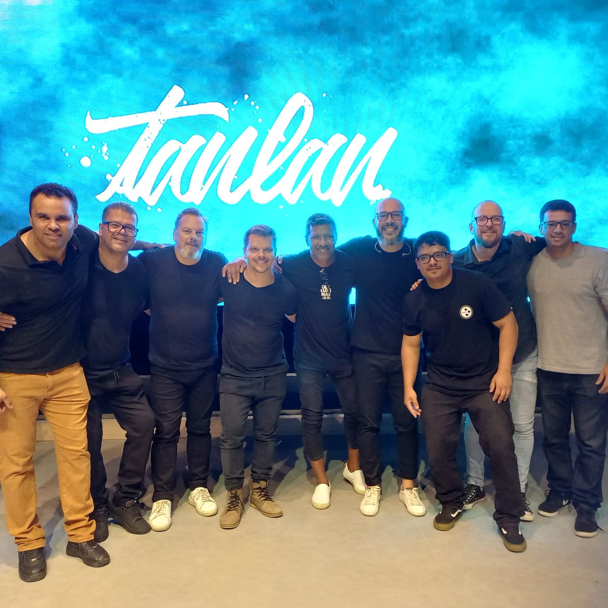 jotapeuoficial's tweet photo. Grande show da banda #TANLAN nesta noite de domingo na Batista da Conde PoA/RS. Música boa, grandes músicos e grandes amigos presentes. https://t.co/KuuIhnZFBS