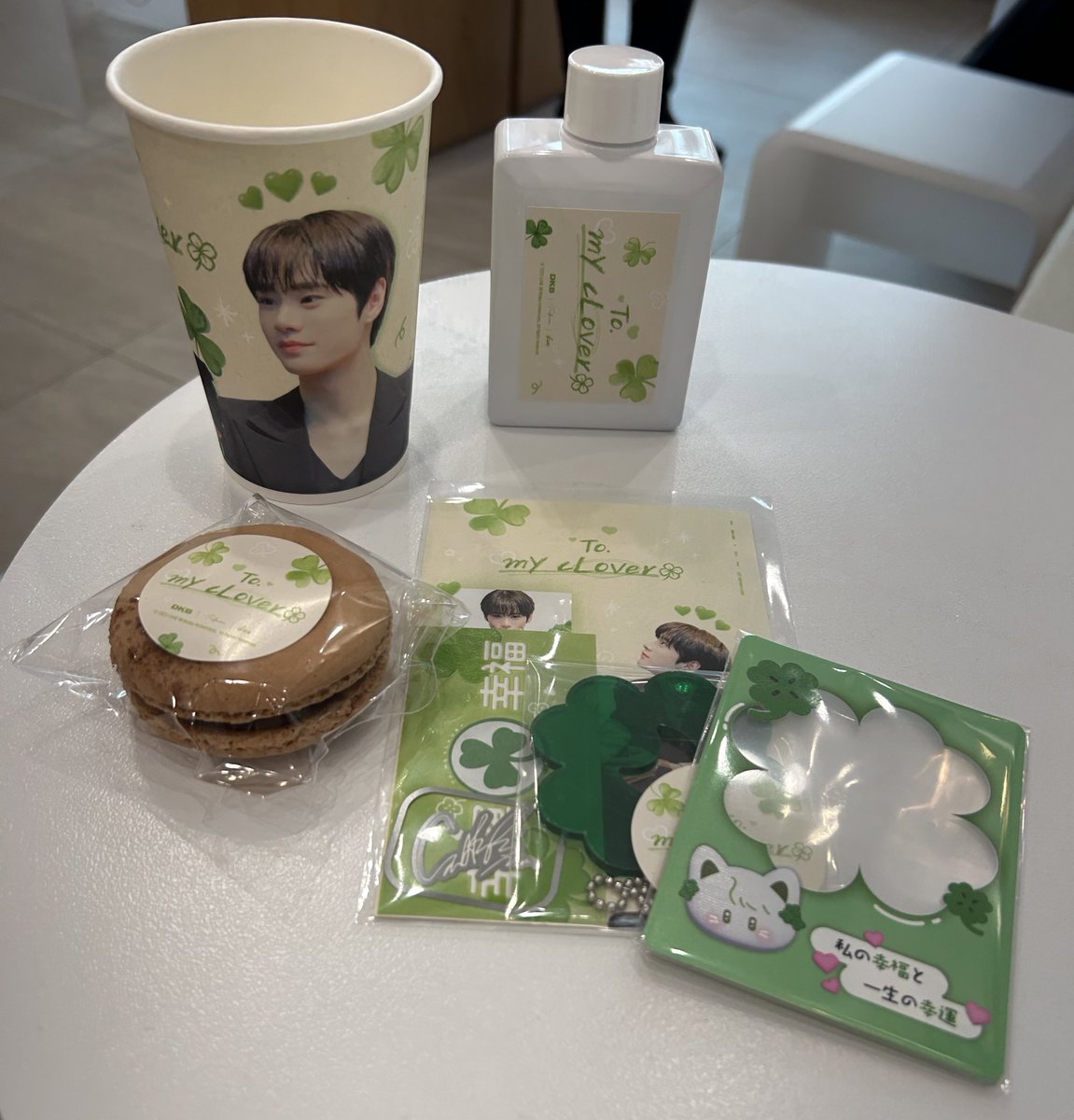 04TLEX's tweet photo. 🤍🍀
 #LUCKY_LUV_LUNE https://t.co/CF1FHVdm1w