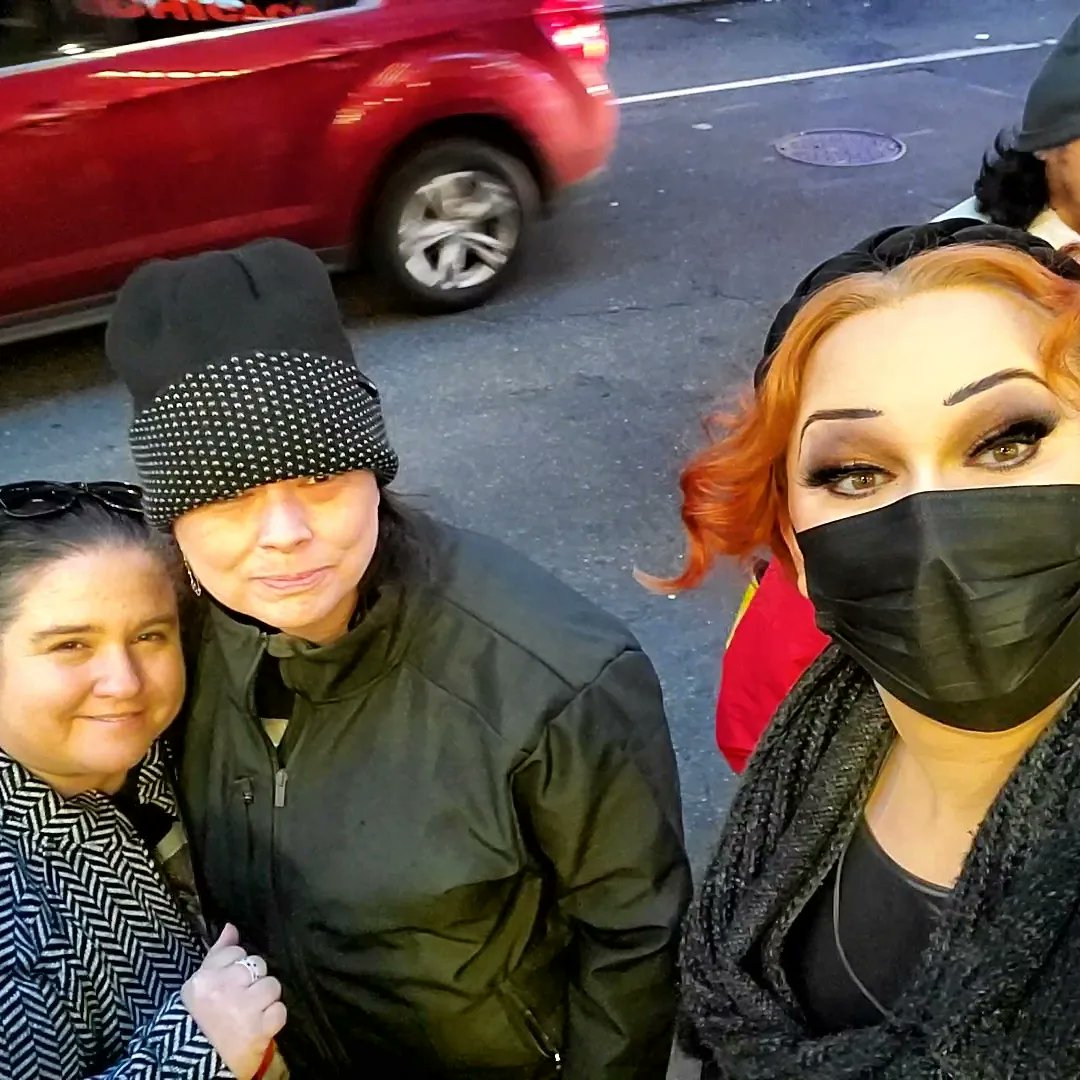 livsnap's tweet photo. Reflecting on just an amazing experience Sarah & I just had.
A dream come true to see the incomparable @JinkxMonsoon in @chicagomusical1 A fantastic performance by an incredible performer & an amazing human being!❤️#dragroyalty #queenmonsoon #graceandhumility #makingmamaruproud https://t.co/OzfddoErHY