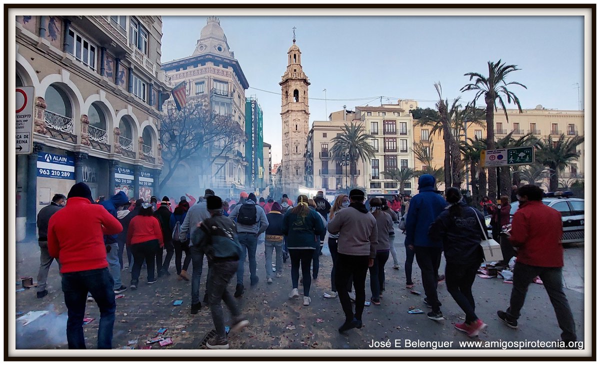 apirotecnia's tweet photo. Reportaje Fotográfico desperta Fallas Valencia 2023 Pirotecnia del Mediterráneo TRO DE BAC y @pirovalenciana #amigospirotecnia #trodebac #ladesperta
https://t.co/WvGovpITOs https://t.co/Gd4MSff0ju