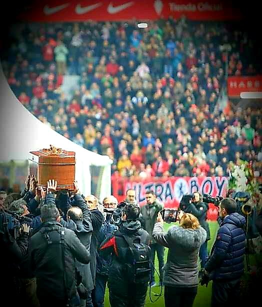 🚩5 años sin ti, 5 años contigo, 5 años con nosotros.
¡¡¡ AHORA, AHORA, AHORA QUINI AHORA !!! 💫
#SiempreQuini #EternoBrujo 🔴⚪