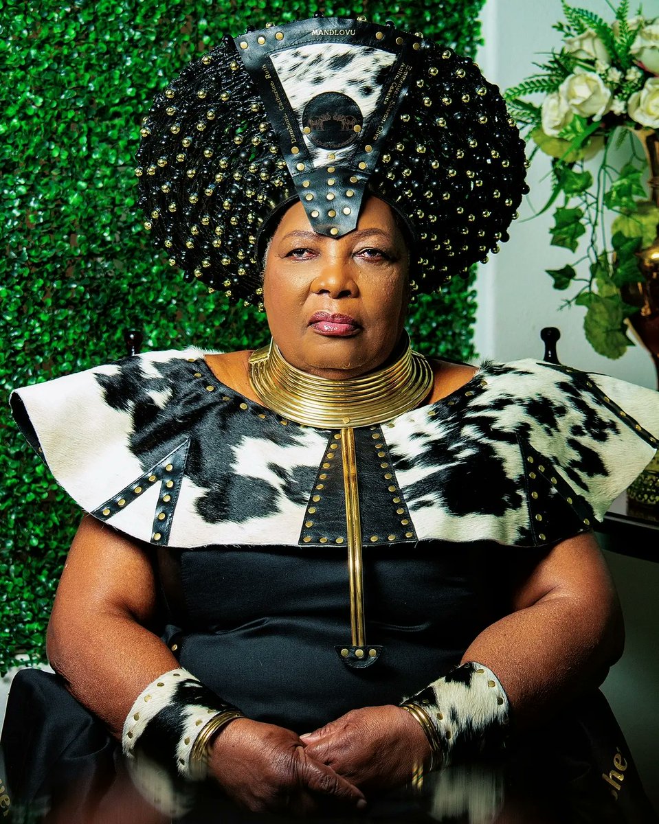atribecalledzim's tweet photo. Regal👑 Gogo MaNdlovu @80
👑📿👗 @atribecalledzim
📷 @byo_portraits
💄 @atribecalledzim
🏡 @klyves_gifts
#birthdayphotoshoot #isicholo #africancrown #tribequeen #cowhidefashion #tribalfashion #africanfashion #handmade #madeinzimbabwe #madeinbulawayo https://t.co/27A67Ldchw