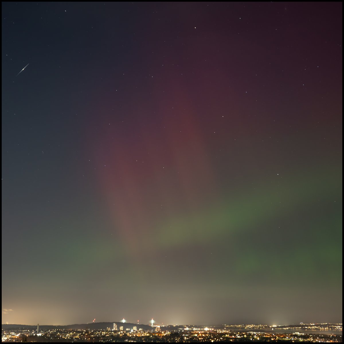 Aurora from Edinburgh. The reds and purples briefly kicked towards the west. #aurora #caltonhill #edinburgh #northernlights #BBCWeatherWatchers