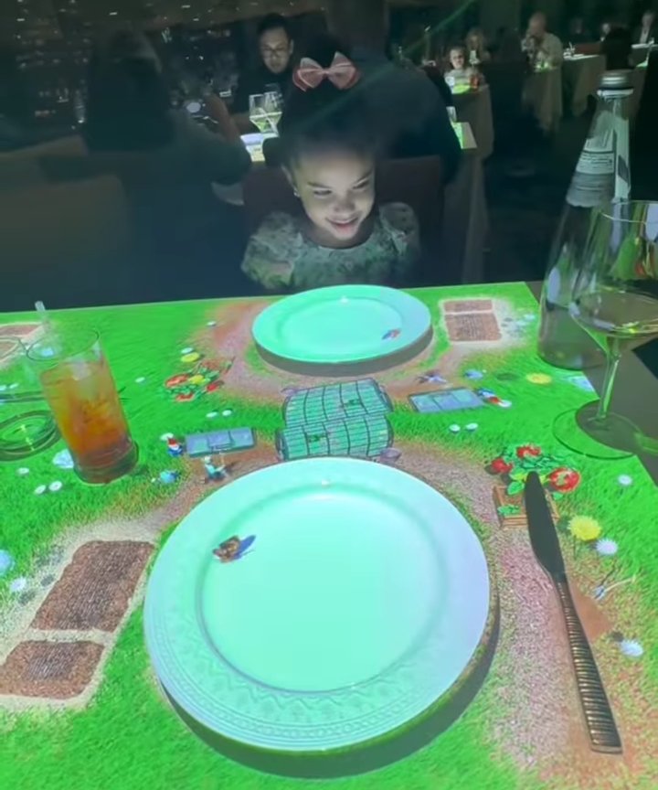 Brainycomalley's tweet photo. This restaurant at Marriot Marquis in New York City, projects 3d animations on the table, with the name of the chef making your orders on your plate. 
Having fun while you wait.
How cool is that? 
Follow and like for more.
#technology
#Tech4All
#tech #tech3d #techanimation https://t.co/aLoYNMJ5Uv