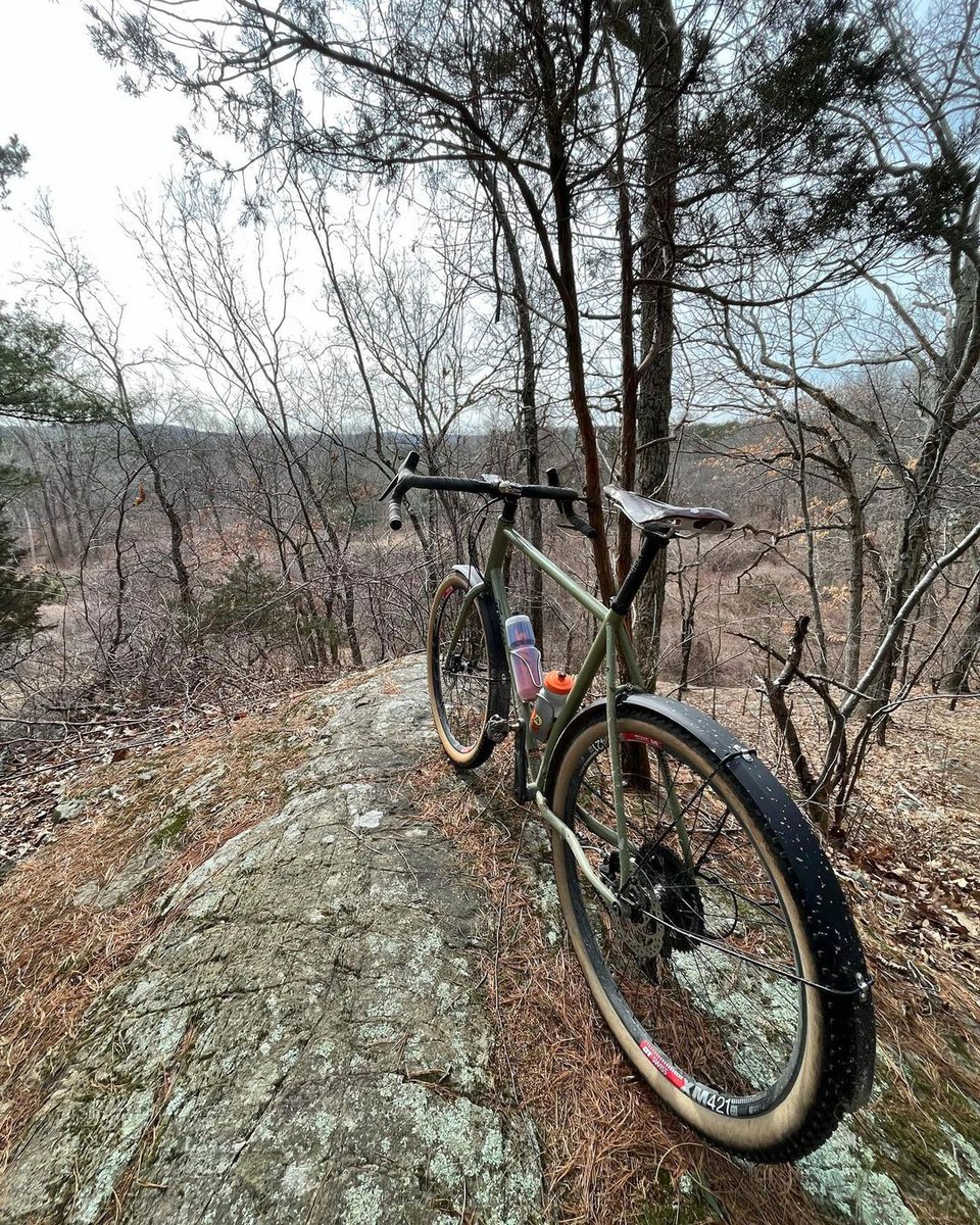 Fearless_Bikes's tweet photo. Bonus photo of the Warlock belonging to insta: postridebeers, surveying the forest from a rocky outcrop somewhere in East MA. #fearlesswarlock https://t.co/eGaCGmTBDy