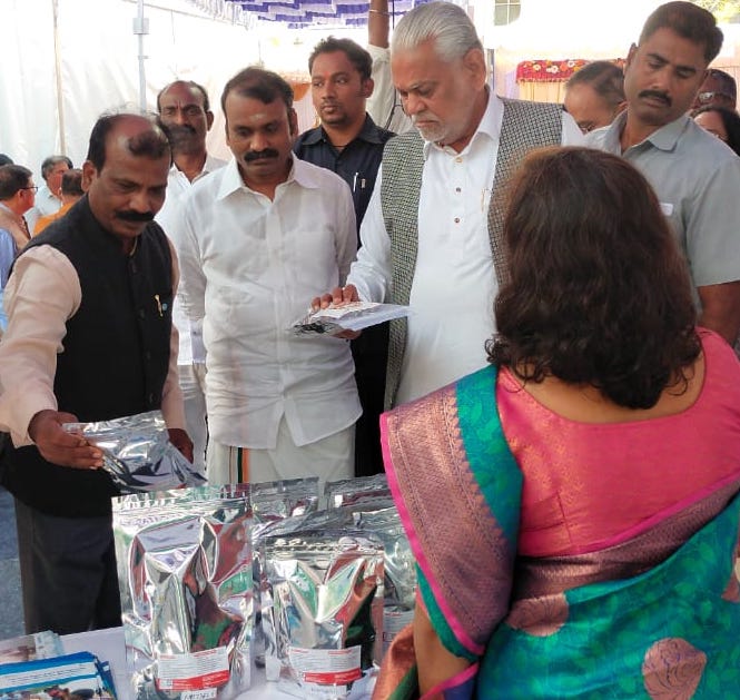 mssrf's tweet photo. Hon'ble Shri Parshottam Rupala, Union Minister for Fisheries, Animal Husbandry & Dairying GoI visited #MSSRF's #FishForAll Research & Training Centre stall with Dr L Murugan, Hon’ble Minister of State for Fisheries, Animal Husbandry & Dairying, Govt of TN, at ICAR-CIBA event https://t.co/v1wB6xxcsc