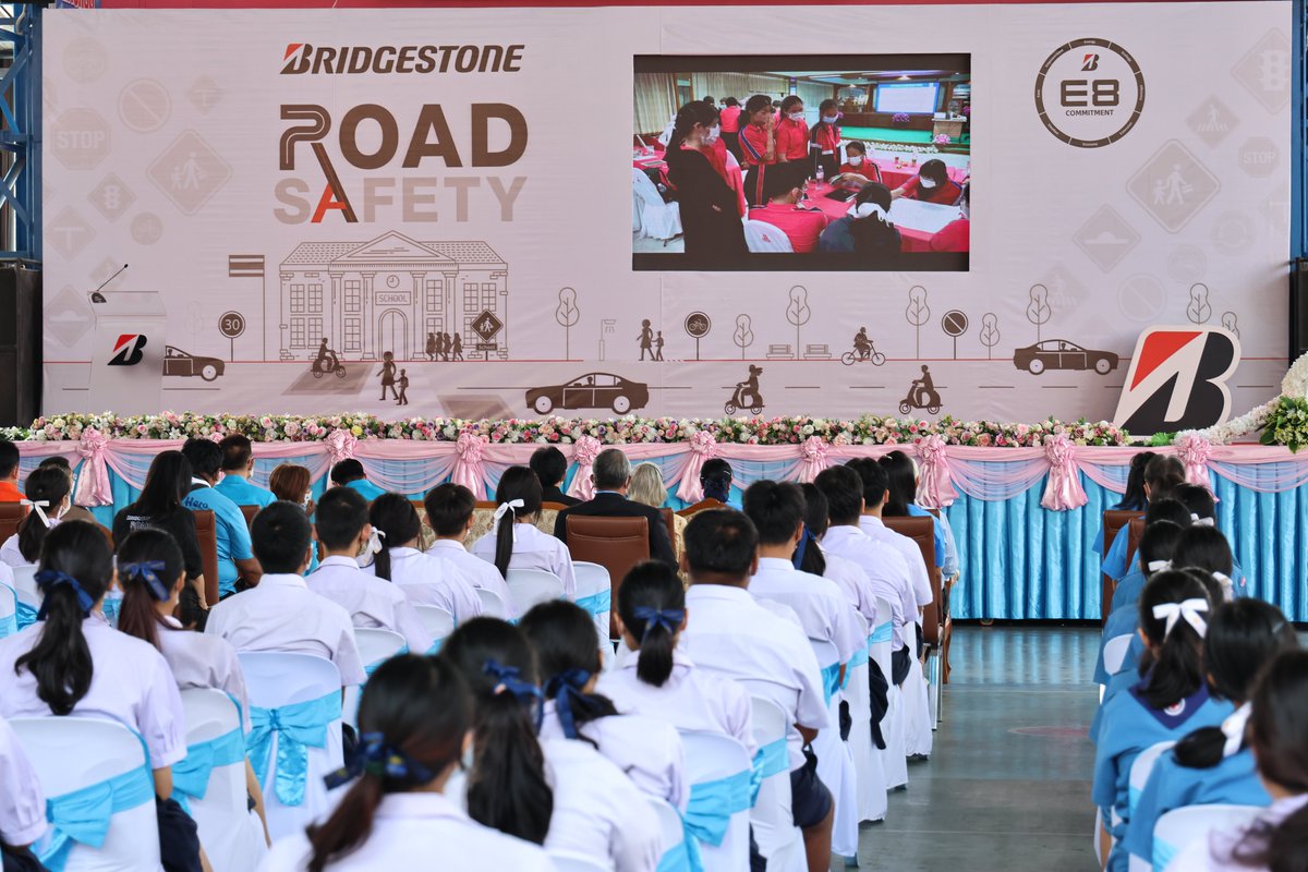AIPFoundation's tweet image. 🌟Celebrating new milestones of the #Bridgestone Global Road Safety Project in Thailand! 
✅ the installation of 30 km/h speed limit signs  
✅ traffic calming zone markings
✅speed bumps (for speed reduction)
↘️ Read more here: 
lnkd.in/g-mSFK4u
#Love30 #StreetsforLife