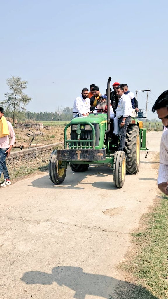 जब करणी सेना के राष्ट्रीय अध्यक्ष श्री सूरजपाल सिंह जी अम्मू स्वयं ट्रैक्टर चलाकर पहुंचे करणी सैनिकों के गांव। 

#KarniSena #SurajPalAmu #UP #KarniSainik #BhupendraSinghRathore