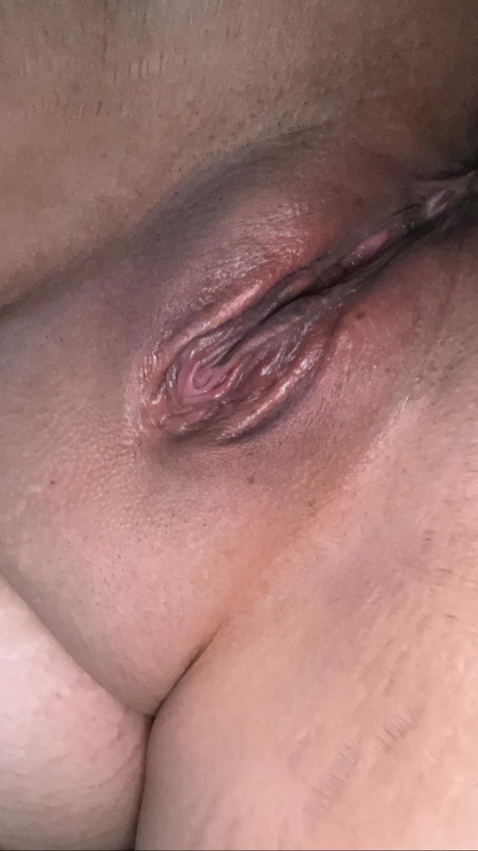 Puedes publicar estas fotos de mi esposa, queremos saber que tanto se les antoja y que nos digan que le harían, buscamos single para trío, que sea anónimo porfavor solo tomaremos en cuenta los que que den RT