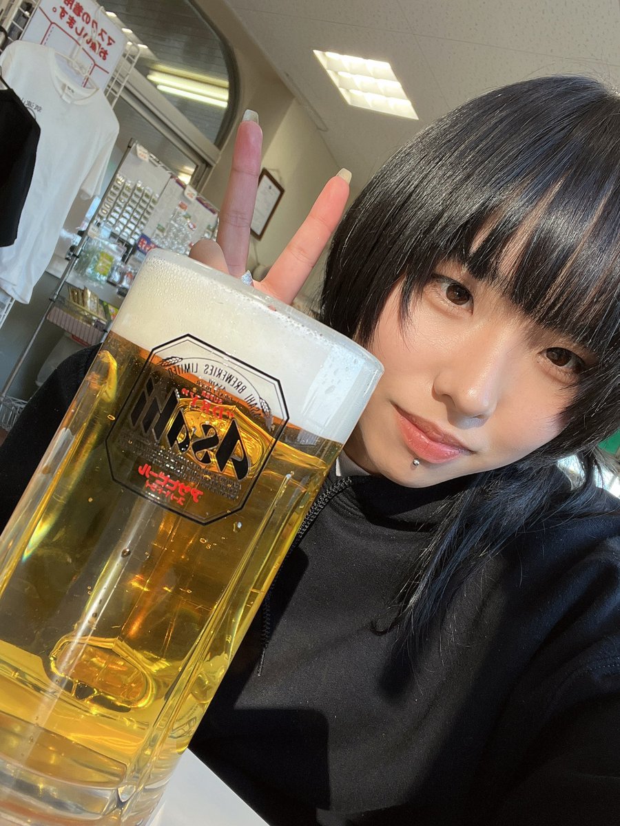 misa_dc5's tweet image. 早い時間から、しかも山の上でもつ煮とビールは最高🥰

ここでひとつ、すごくくだらない事言います。
(‘ω’)ｱｻﾋｨ↓ｽｩﾊﾟｧ↑ﾄﾞｩﾙｧｧｧｧｲ↓...ﾒﾙ♡

失礼しました
こんなのが所属してますがドライメルをお願いします🙇‍♂️笑