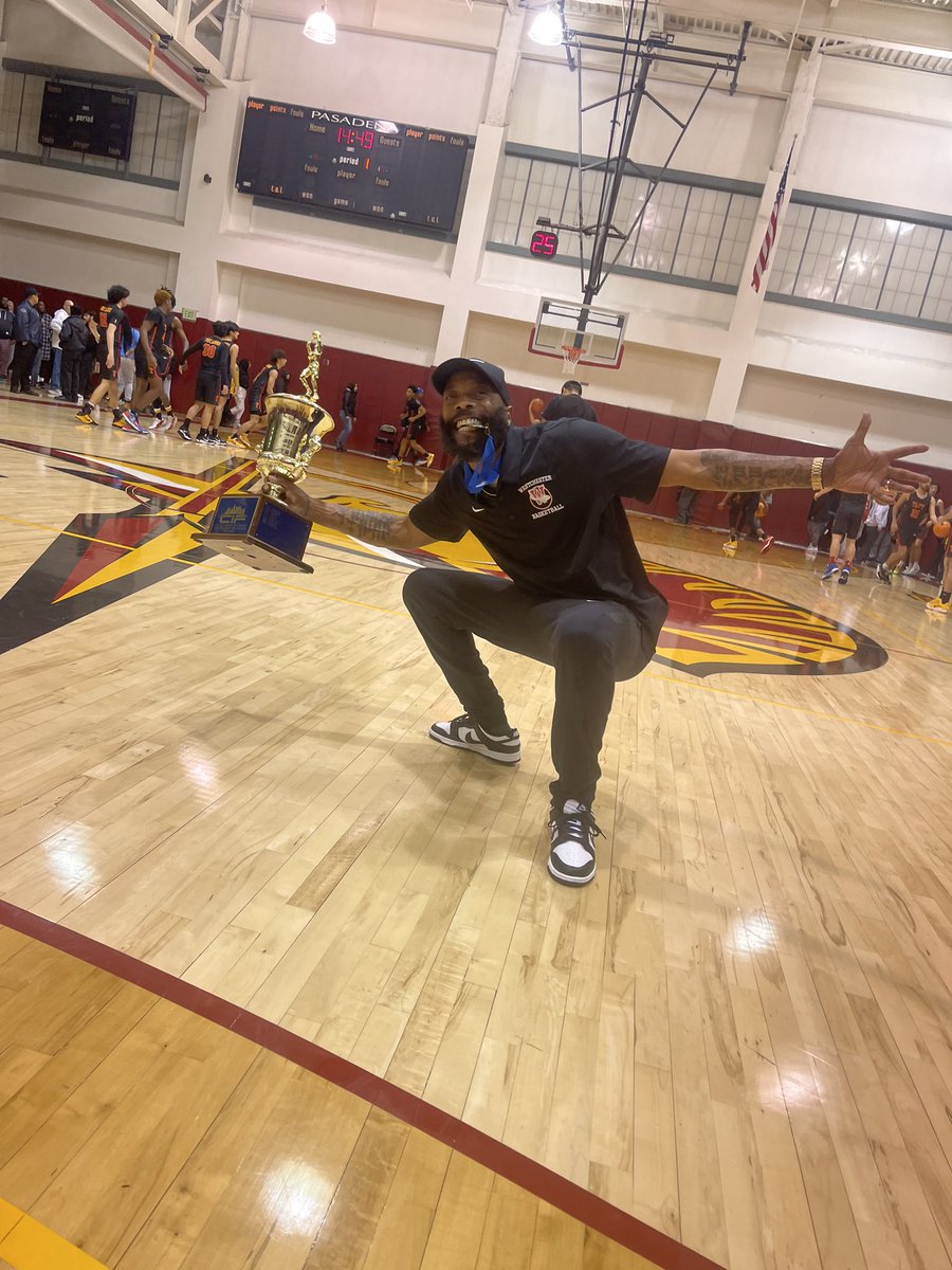 CoachEJJackson's tweet photo. Got me 1 💍 https://t.co/Gb3sQyttyc