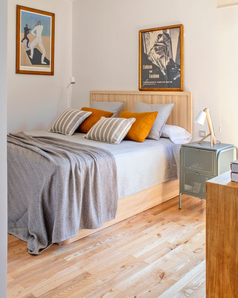 Pasado y presente convergen en esta casa madrileña donde se combina el estilo vintage con otras aportaciones modernas. Conviven obras de arte, muebles de líneas contemporáneas y elementos nostálgicos. Para ver más: micasarevista.com/casas/a3818181…

Proyecto: Rocío Esquilas <a href="/Rocio_esquilas/">Rocío Esquilas Rivas</a>