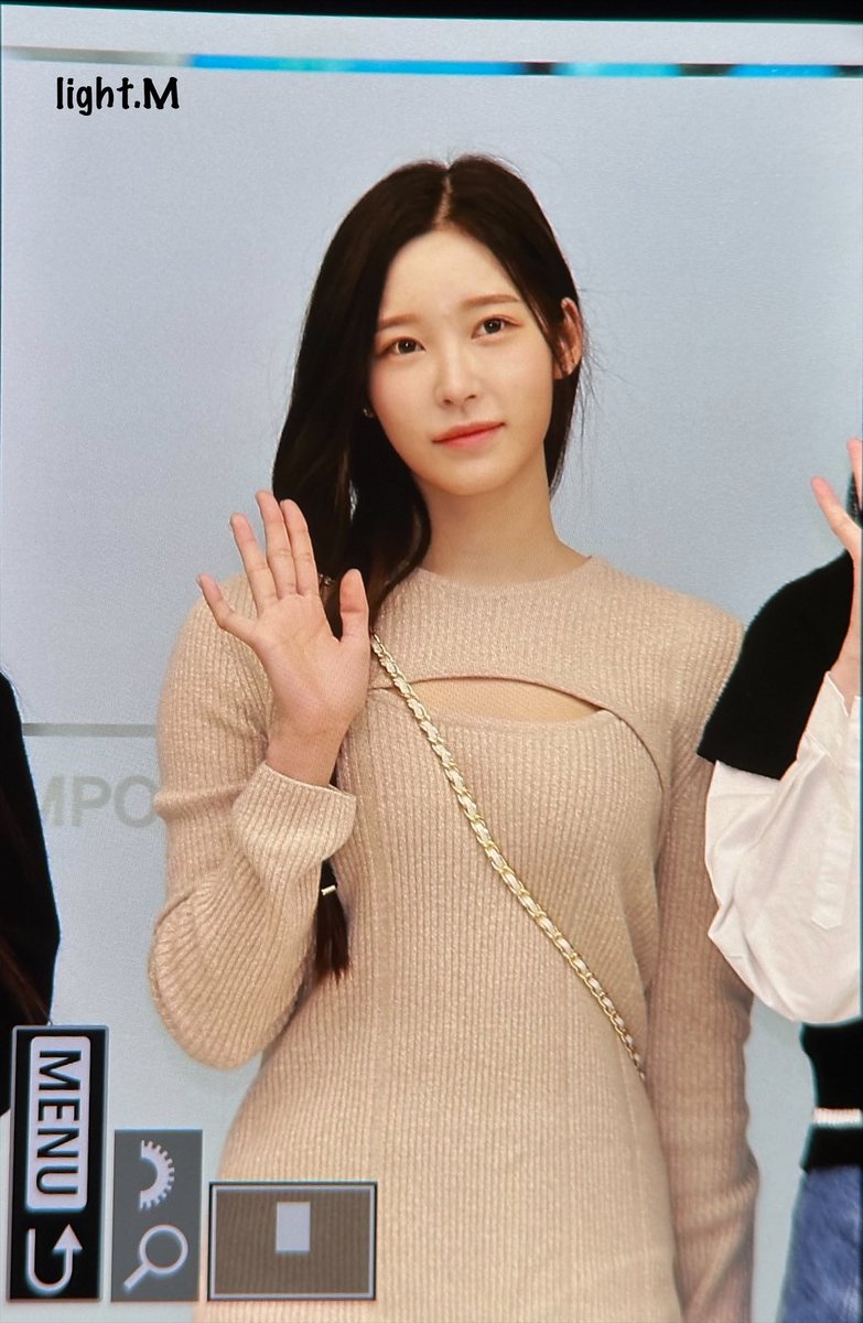 230221 프리뷰🖤
보고 싶다
#CLASSy #클라씨 #MyungHyungSeo #명형서