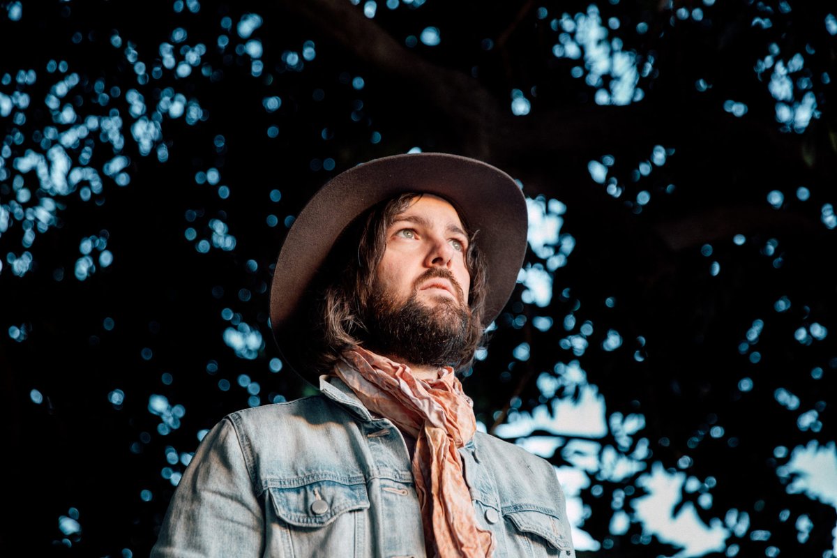 It's almost Tower of Song time! I'm looking forward to welcoming home @jordielanemusic, as he chats about an empty house!! Plus, new @JasonIsbell and @irisdement. You'll flip your table...there are so many good songs tonight. Join me on @DoubleJRadio and @ABCCountry at 7pm AEST!