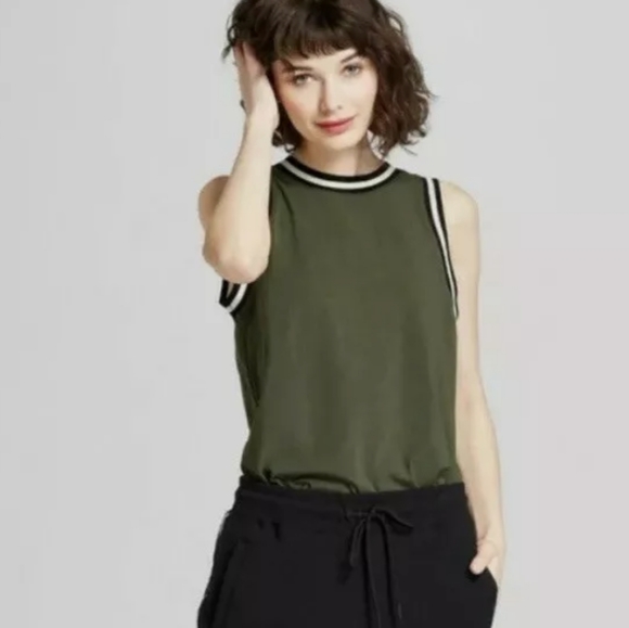 zurilouis's tweet photo. So good I had to share! Check out all the items I'm loving on @Poshmarkapp from @ToniLynnSteele1 #poshmark #fashion #style #shopmycloset #uniqlo #michaelkors #hunterfortarget: https://t.co/k8sAQsbMCv https://t.co/uutyIX8T0O