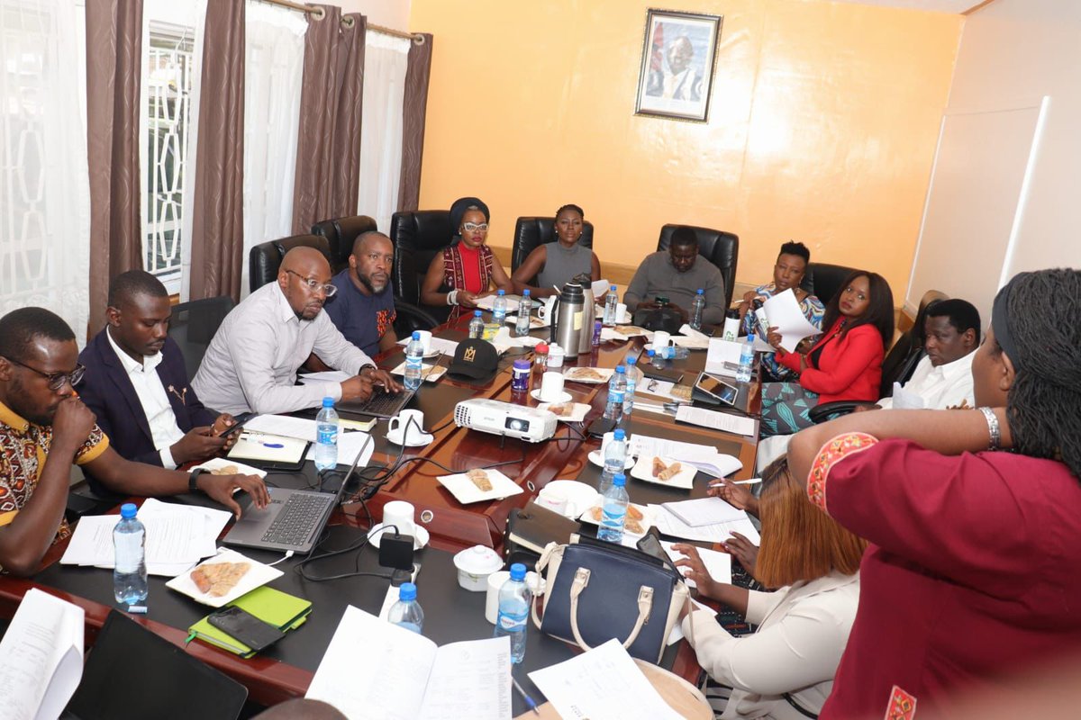 kampkenya's tweet photo. @kampkenya Chairperson @AngelaNdambuki and CEO @CSMauriceOkoth met with the Creative Technical committee where they highlighted the issues CMOs are facing towards royalty collections. The taskforce has 21 days to submit a report to @moscakenya on their findings &amp; recommendations. https://t.co/oEPNq1SK7e