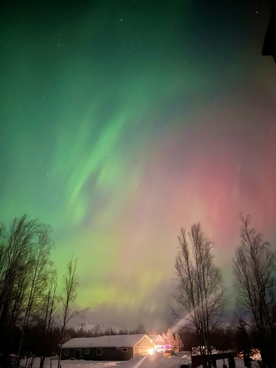 pan_alaska's tweet photo. @NWSAnchorage Look who caught Venus and Jupiter and the aurora! What an awesome display tonight. https://t.co/pOyeR5e90g