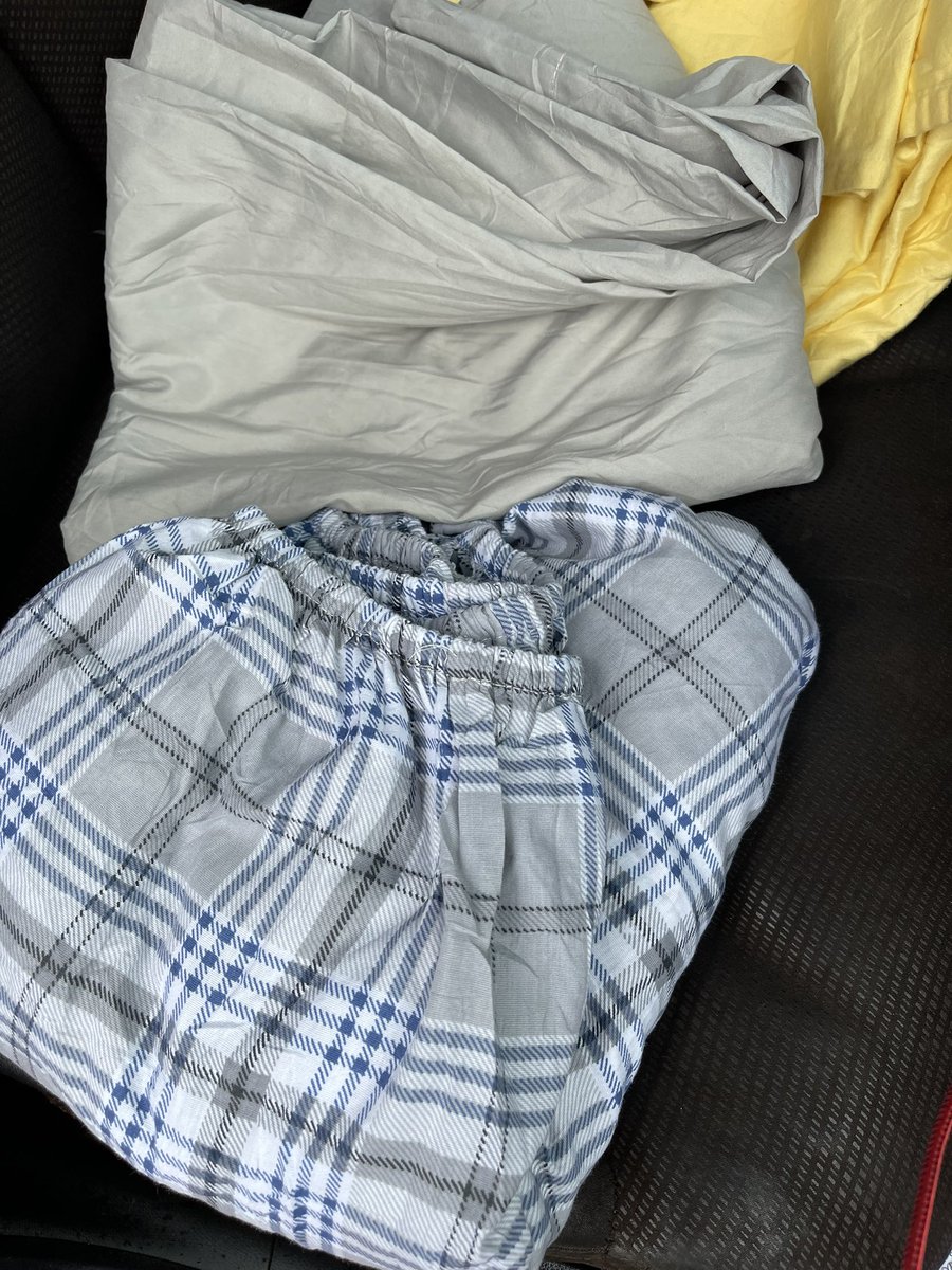 ChiradzaStanley's tweet image. We’ve very good quality preloved sheets . All sizes available from $10 set to $18 

 Call or WhatsApp +263783936832
#Zim #harare #qualitysheets
