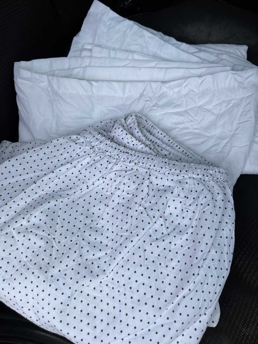 ChiradzaStanley's tweet image. We’ve very good quality preloved sheets . All sizes available from $10 set to $18 

 Call or WhatsApp +263783936832
#Zim #harare #qualitysheets