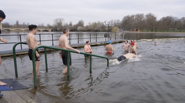 For Estonian Independence Day, the @estembassyuk invited people in the UK to join them for a sauna & cold swim at the Serpentine - while also helping raise funds for #Saunas4Ukraine.

Thank you to the British Sauna Society for helping support.