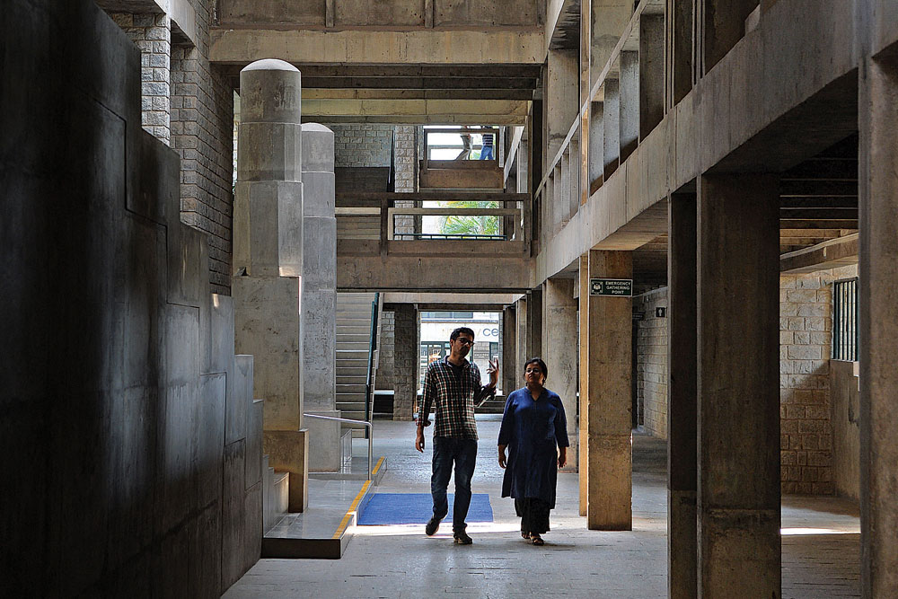 iimb_official's tweet photo. In this article in the B-school
Special edition of OPEN, Prof. Rahul De, Dean Programmes, talks about IIM Bangalore’s efforts to shape the future of management education.
Read here: https://t.co/R2TRPXQDQv
#ManagementEducation #IIMB #FacultyArticle #IIMBangalore #BSchool https://t.co/P0YkLkzf5a