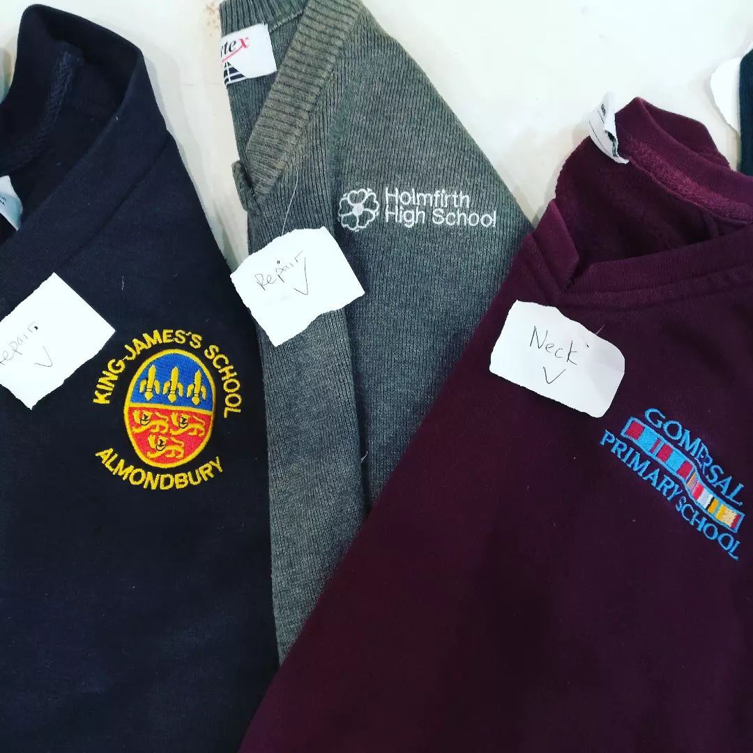 uniformexchang's tweet photo. Such a fab day volunteering with @thread_republic for the #SocialFabric school uniform sewing event 🧡
⏰ 5 hours 
🙌 12 volunteers
🪡 102 repairs!!
Spotted items from #Kirklees schools including @GomersalPSchool @holmfirthhigh @Spenvalleyhigh @ThurstonlandSch 
#mending #repair https://t.co/rkp5aDJhmX