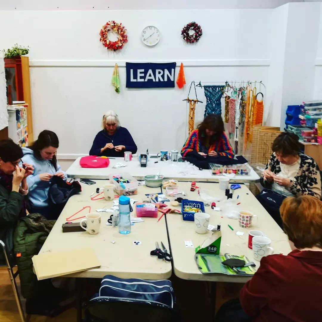 uniformexchang's tweet photo. Such a fab day volunteering with @thread_republic for the #SocialFabric school uniform sewing event 🧡
⏰ 5 hours 
🙌 12 volunteers
🪡 102 repairs!!
Spotted items from #Kirklees schools including @GomersalPSchool @holmfirthhigh @Spenvalleyhigh @ThurstonlandSch 
#mending #repair https://t.co/rkp5aDJhmX