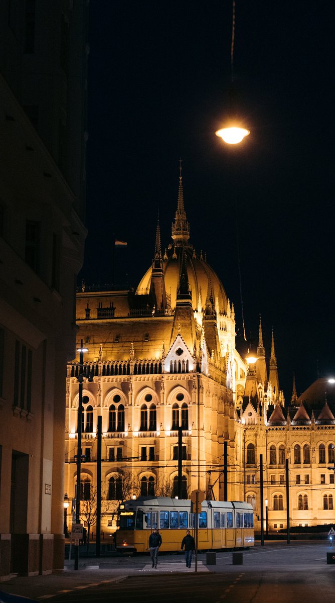 ✨Budapest at night feels like a dream ✨