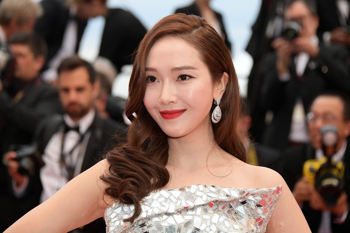 Jessica Jung, the famous Korean-American singer-songwriter and actress, receives the Fashionista award at the '25th Sohu Fashion Awards'. #Congratulations !! 🎉💐
#JessicaJung  #fashionistastyle #SohuFashionAwards  #singersongwriter  #KPOP  #musicfungi