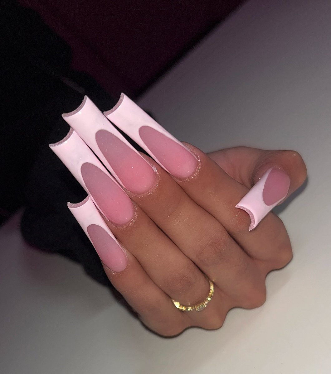 I’m a nail tech in the I.E looking for more clients. Plz share and support my small business 🫶🏻 @nailssbylez on instagram