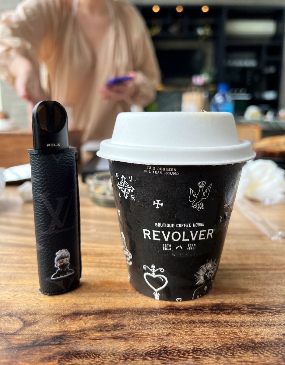 whoisdimchae's tweet photo. GM from Gloomy Bali 🪫

My Angel @RTFKT CloneX looks hella sexy on my custom @Mayhem_ID LV Case! https://t.co/31oJq9yFqC