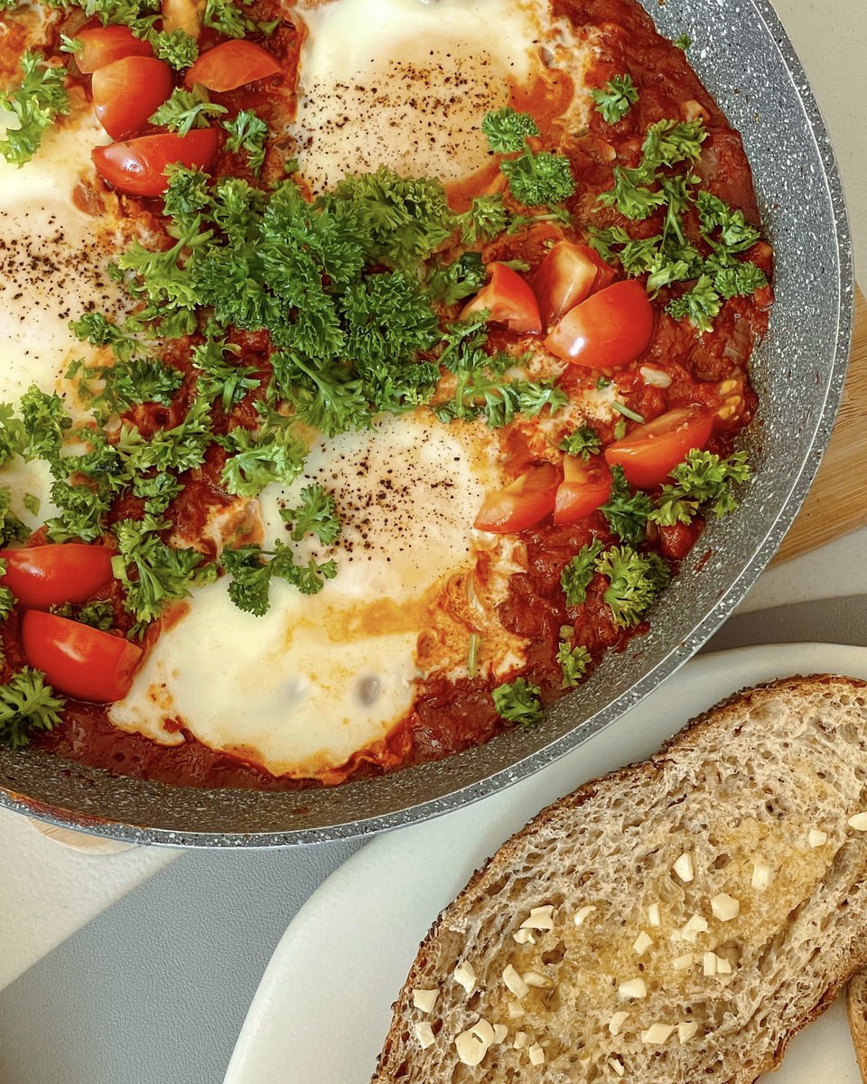 alohwarkive's tweet photo. 02.27.23
◦ made my fave shakshuka, this time the egg was a bit overcooked 😅😭 but anyways I think it tasted good 🫶🏻

#alohwadiaries https://t.co/utjuftS7oj