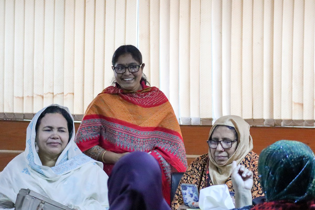FESinAsia's tweet photo. #FESBangladesh #AcademyofWork Fellows facilitated workshops for potential trade union leaders. Organizing seminars of this kind builds up the fellowsβ capacity and enables them to share their knowledge with others.
#FESAsia
#TheAcademyofWork
#tradeunionleaders https://t.co/amrFE3iYgJ
