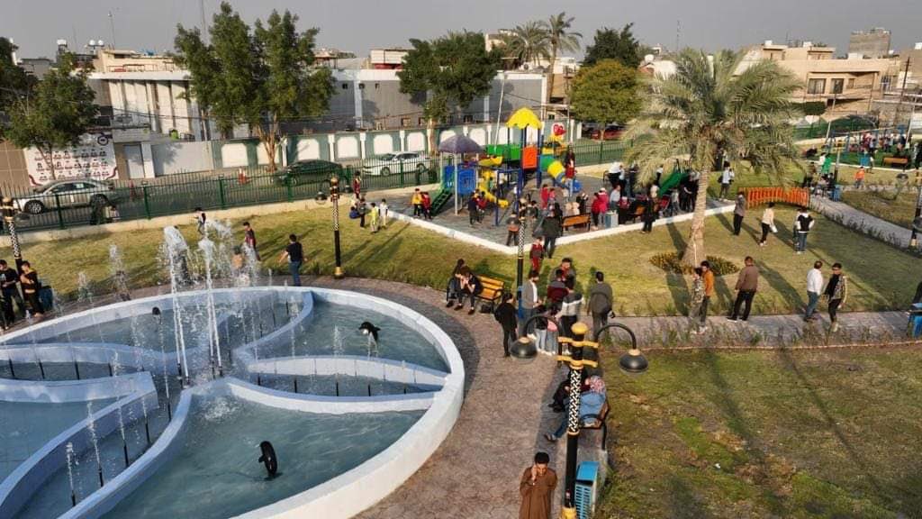 iraq_able's tweet photo. ضمن مشروع زيادة المسطحات الخضراء.. افتتاح متنزه جديد في منطقة حي الجامعة في بغداد بمساحة ٤٠٠٠ م٢ والذي تضمن:

- زراعة المتنزه بشتلات مختلفة
- تنفيذ الممرات
- نافورات
- نصب اعمدة انارة
- نصب العاب الاطفال
- تنفيذ سياج خارجي
- نصب نشرات الزينة الضوئية على الاشجار https://t.co/Slia6xMOTq