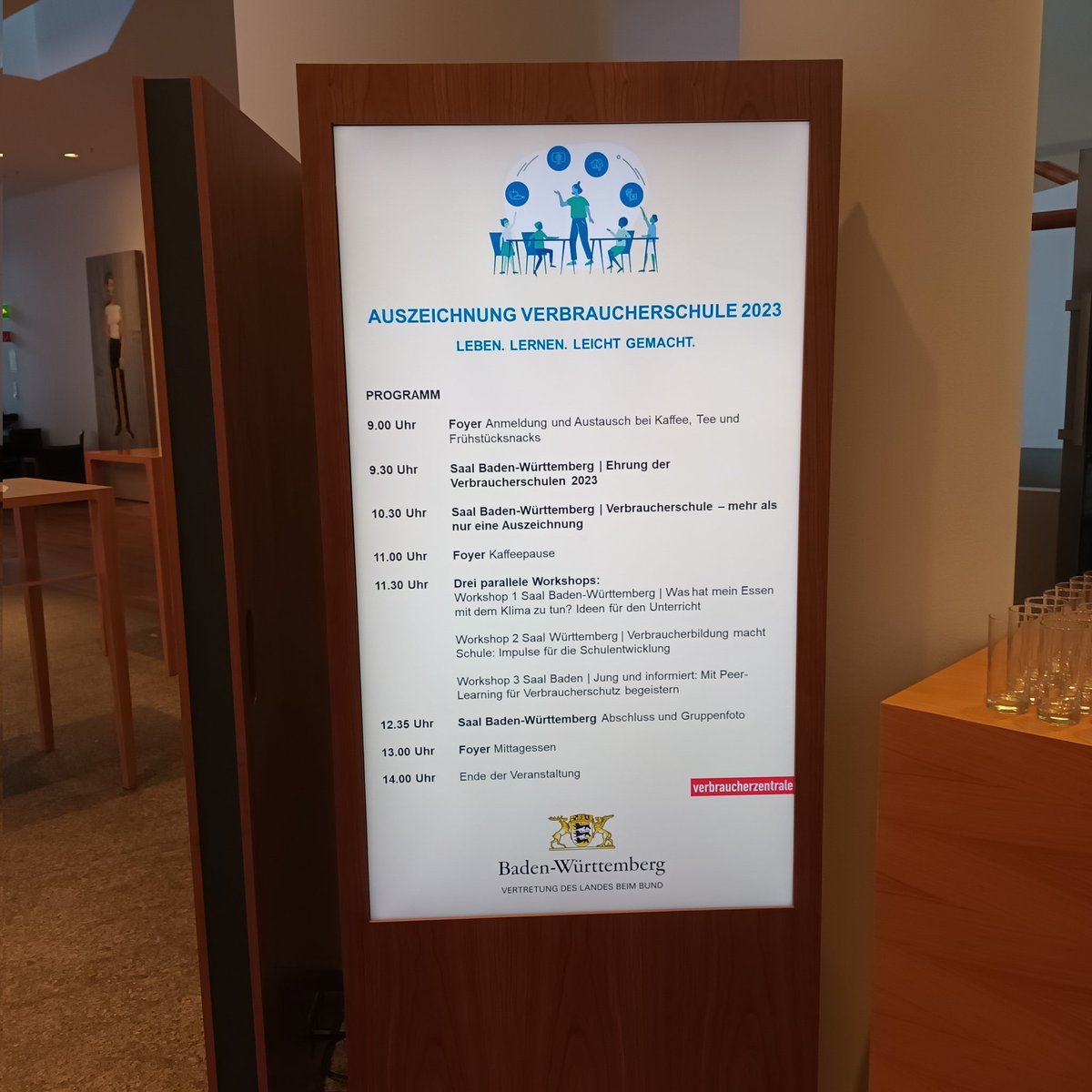 janinhartmann's tweet photo. Die Spannung steigt! Ab 9.30 Uhr zeichnet der @vzbv die #Verbraucherschule|n in der @LVBWBerlin aus. Wir freuen uns drauf! https://t.co/rn3r7bGlaQ