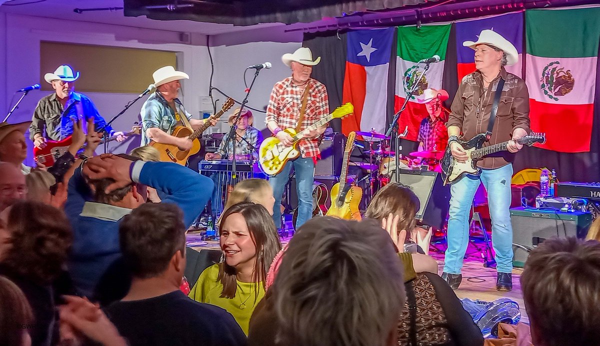 A great gig in Northiam Village Hall on Saturday evening by Los Pacaminos feat Paul Young. Good start to the fundraising year! Thanks to all the team who made it happen, the cocktail and the beer bars were both heaving!