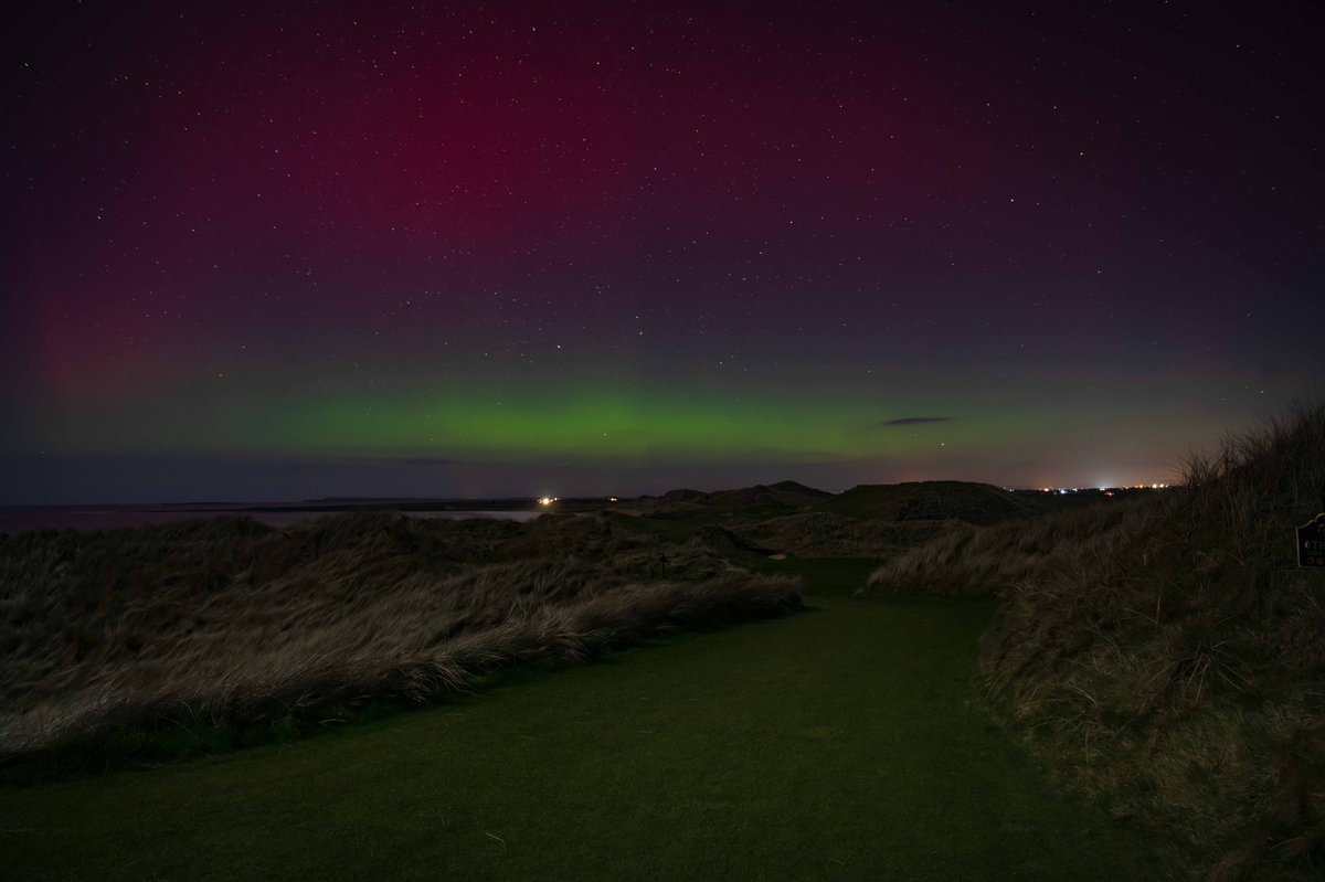 KevinKennyPhot1's tweet image. What could be a once in a lifetime event as the skies above Doonbeg lit up with an amazing display of Aurora Borealis last night. ☘️ #NorthernLights #doonbeg @TrumpDoonbeg