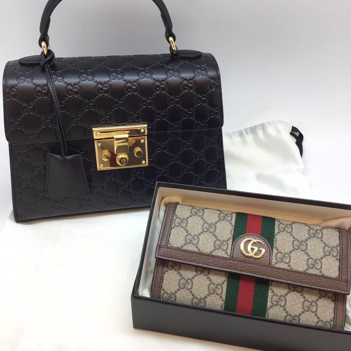 買取させて頂きました、お品物の紹介です🙌

〝GUCCI〟
ｸﾞｯﾁｼﾏ ﾄｯﾌﾟﾊﾝﾄﾞﾙ ﾊﾞｯｸﾞ
　　　　　　　　453188
GGｽﾌﾟﾘｰﾑ ｺﾝﾁﾈﾝﾀﾙｳｫﾚｯﾄ ｵﾌﾃﾞｨｱ
　　　　　　　　523153

どちらもほぼ未使用の状態でお売り頂きました🤩❤️‍🔥
ありがとうございます🙇‍♂️✨✨