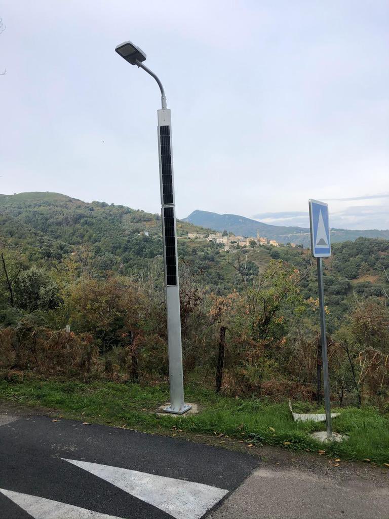 KellyChensolar's tweet photo. Our solar lamps Helios series are specially designed for the seaside and gardens. It has very strong wind resistance. The solar panles are mounted on the pole always absort the most solar energy, and make the solar panels keep clean. #solar #solarenergy #solarlight #solarprojects https://t.co/Sr9bMjFF3i