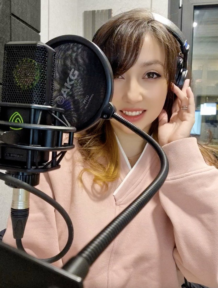 SeoulLexi's tweet photo. Happy Monday! Hope your week is off to a great start ❤️
#voiceactor #voiceover https://t.co/nI0e5shbgP