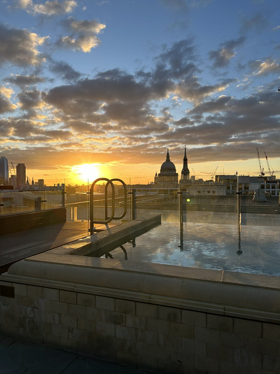 Watching the sunset from the rooftop yesterday was lovely ☺️ ☀️
