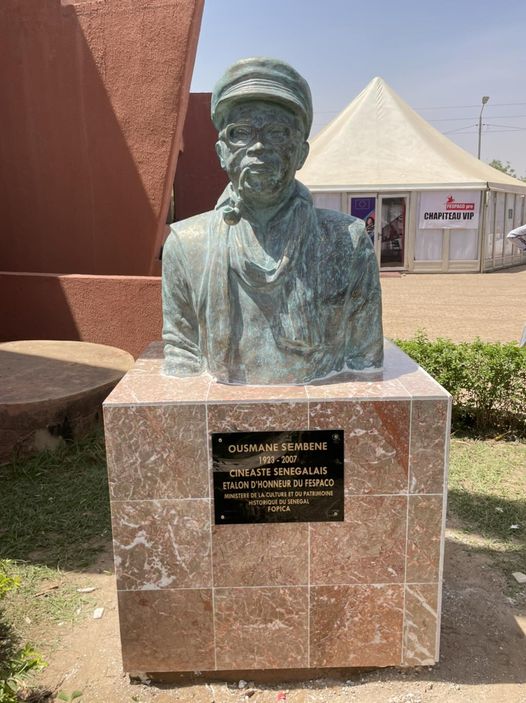 ecrans_noirs's tweet photo. Le buste de Sembene Ousmane a été inauguré hier au siège du Fespaco. Il aurait eu 100 ans cette année.
#ecransnoirs #terreAfricaine #26ans #RFI #canalplus #royalairmaroc #TV5Monde #OrangeCameroon #cnps #SABC #CastelBeer #libaro #fespaco https://t.co/gqwb0EtlqM