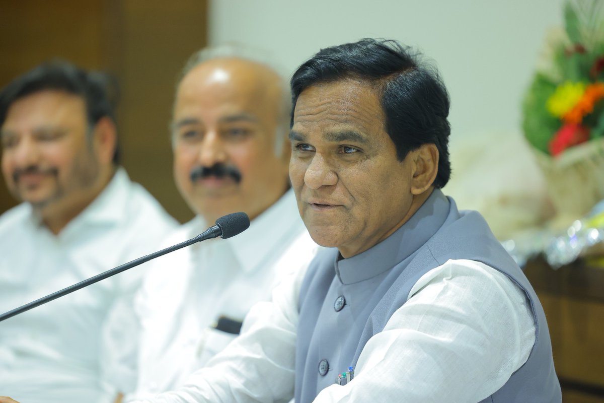 raosahebdanve's tweet image. सोलापूर असोसिएशन ऑफ कन्सल्टिंग सिव्हिल इंजिनिअर यांच्या वतीने आयोजित आणि आयकॉन स्टील जालना प्रायोजित 'स्थापत्य 2023' ह्या प्रदर्शनाच्या समारोपीय कार्यक्रमास उपस्थित राहून उपस्थित सर्वाशी संवाद साधला त्याचबरोबर विविध स्टॉल्स ला भेट दिली. #IconSteel #Sthapatya2023